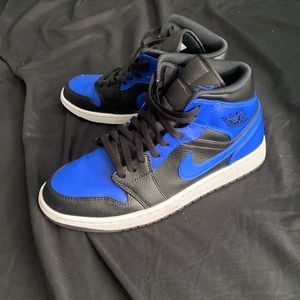 Jordan 1 Mid Hyper Royale size 10